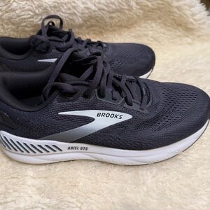 Brooks Men's Ariel GTS Athletic Shoes - Black and White 11 Wide (D)